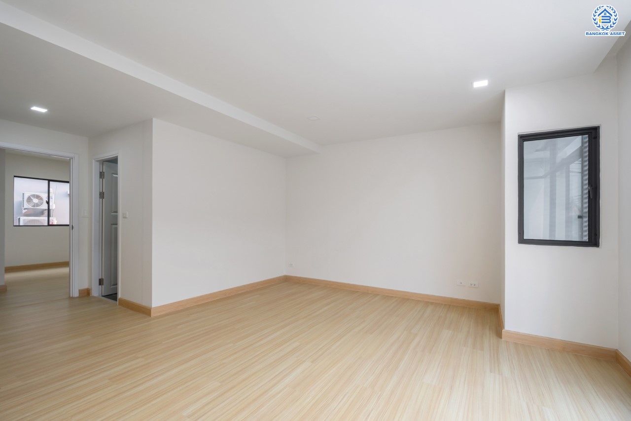 บ้านมือสองตกแต่งใหม่ ม.พฤกษาวิลล์63/2 พระราม5-นครอินทร์ ทาวน์โฮม 3 ชั้น เนื้อที่ 22 ตร.ว. ฟังก์ชัน 3 ห้องนอน 3 ห้องน้ำ จอดรถได้ 2 คัน มาพร้อมทำเลดี ใกล้สะพานพระรามห้า เดินทางสะดวกด้วยจุดขึ้นทางด่วน "ศรีรัช" และรถไฟฟ้าสายสีม่วง "สถานีแยกติวานนท์"...